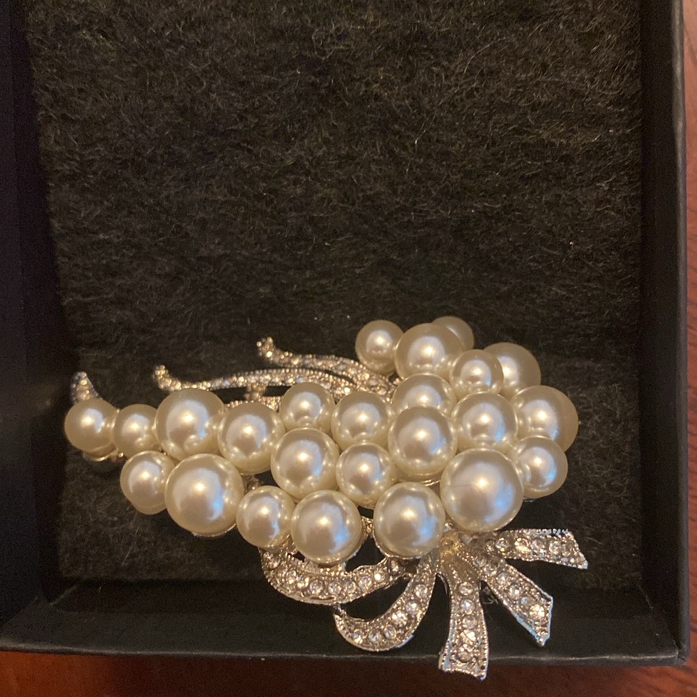 Statement Brooch - Picture 8 of 10